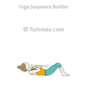 zit omhoog met armen op de borst